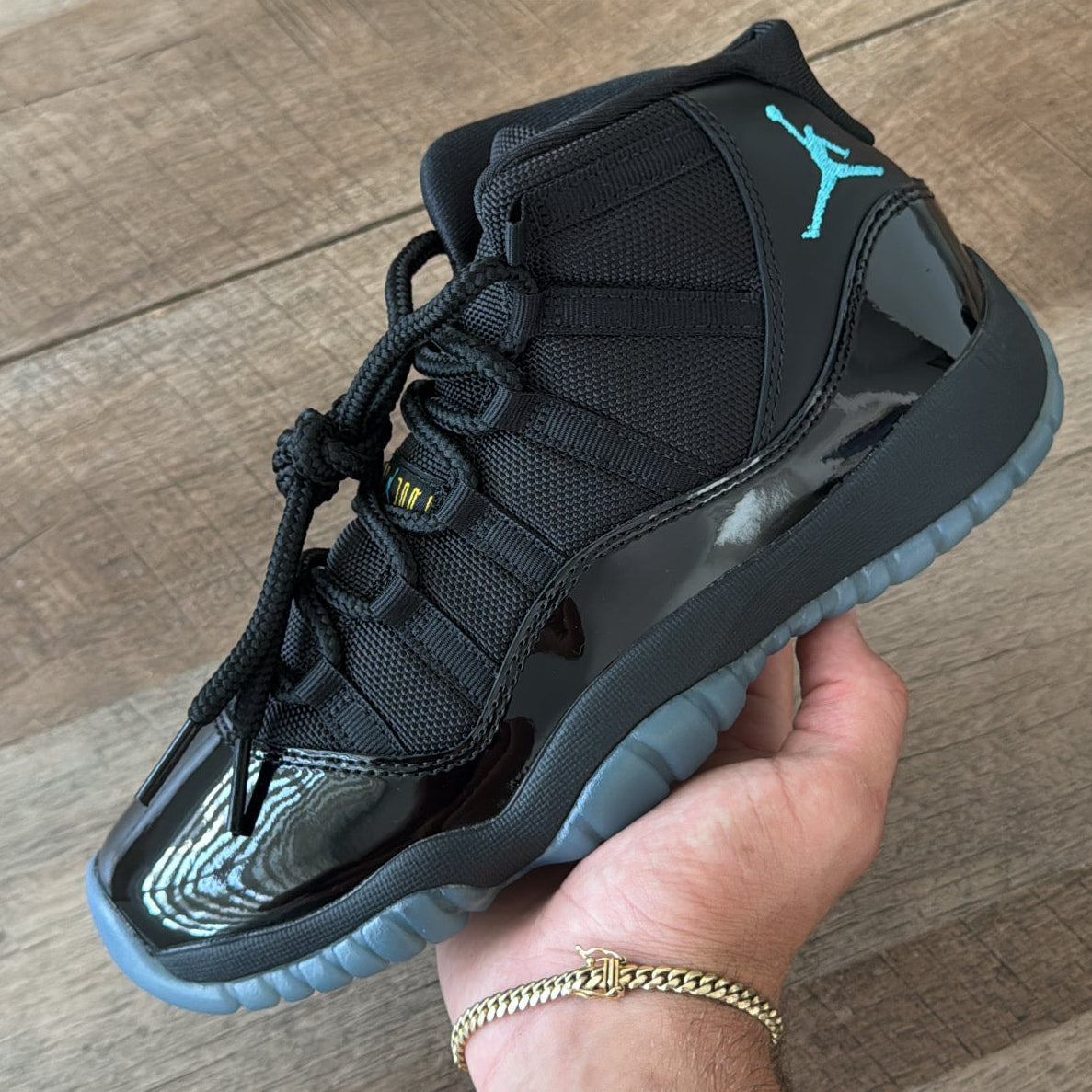 Jordan 11 “Gamma Blue” size 6y Used