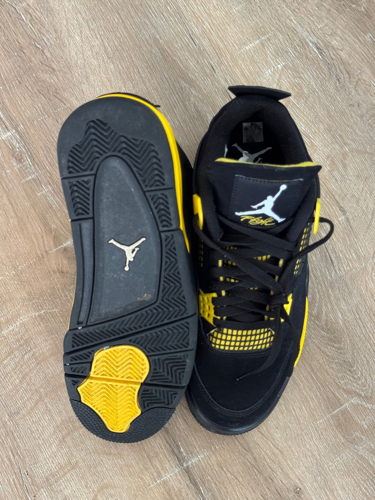 Jordan 4 Thunder size 9 Used